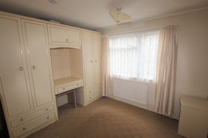 DOUBLE BEDROOM - click for photo gallery